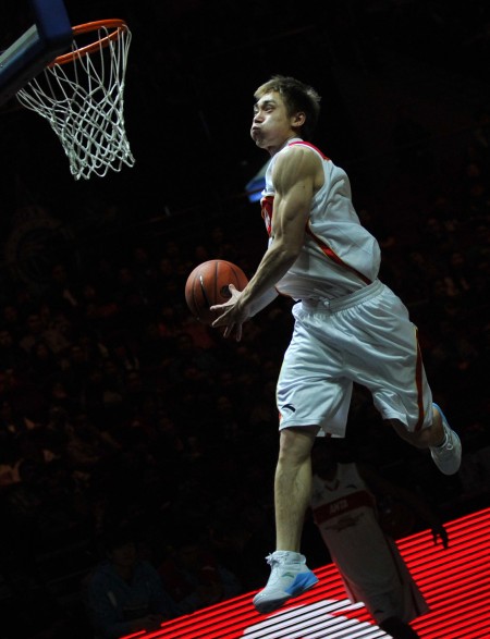 萨拉赫本赛季跑动增至9.7km，冲刺14.8次（萨拉赫本季跑动提升至9.7公里，冲刺达14.8次）