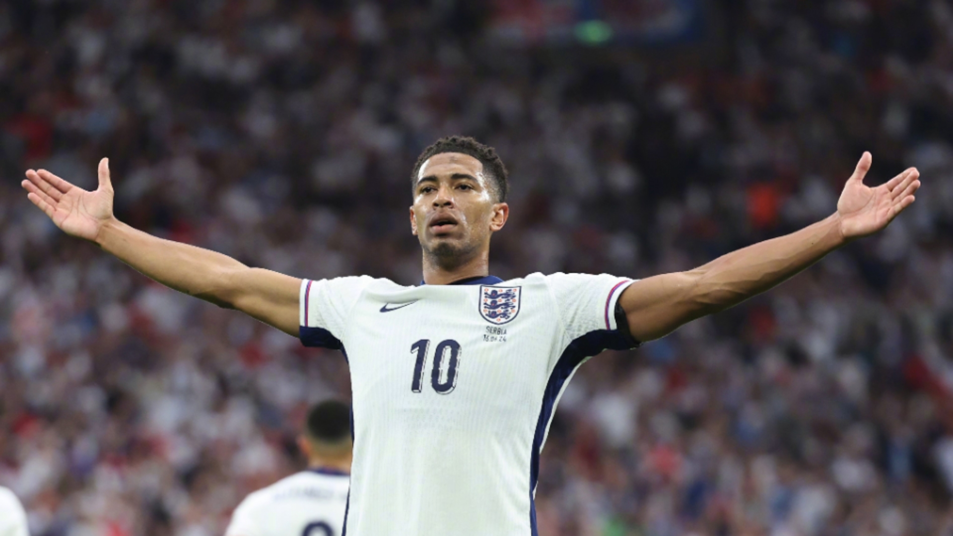 塞萨尔：齐沃为什么要换下博尼和泽林斯基？他俩明明表现最好（塞萨尔质疑齐沃换人：为何撤下博尼和泽林斯基？他们明明状态最佳）