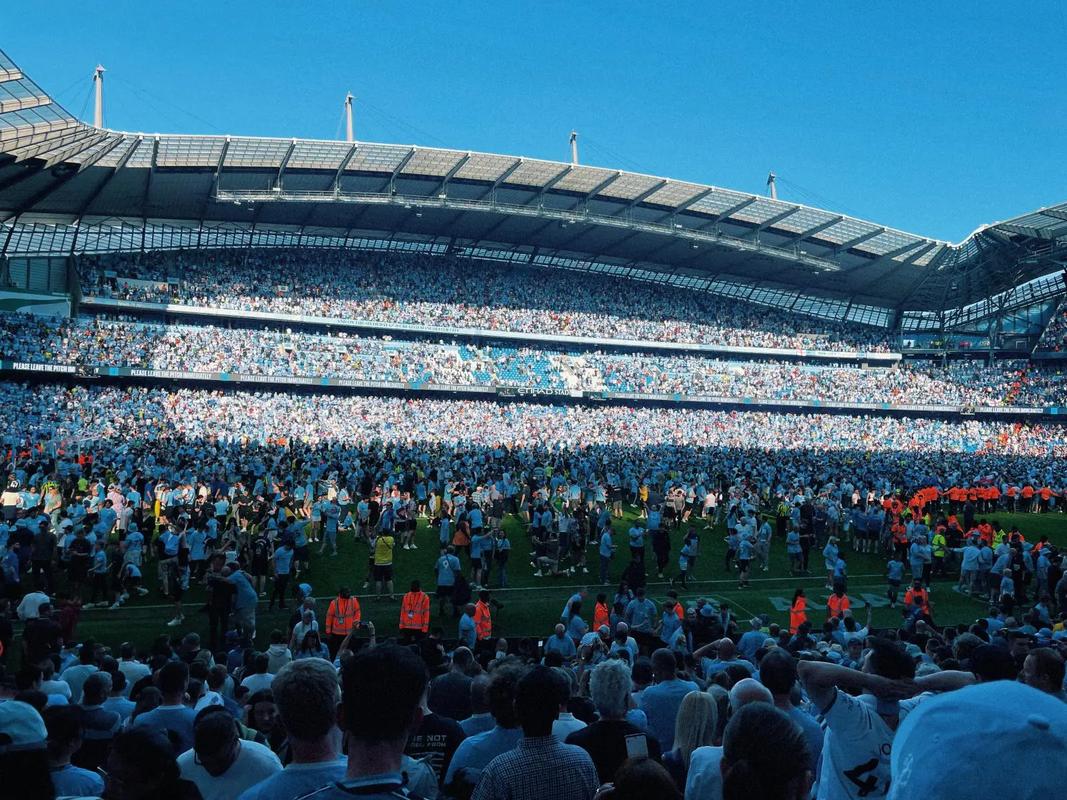 赫塔费主帅：西甲裁判要求尊重并哭诉自己有家人，谁没家人？（赫塔费主帅质疑西甲裁判：要求尊重又称自己有家庭，难道别人没有？）