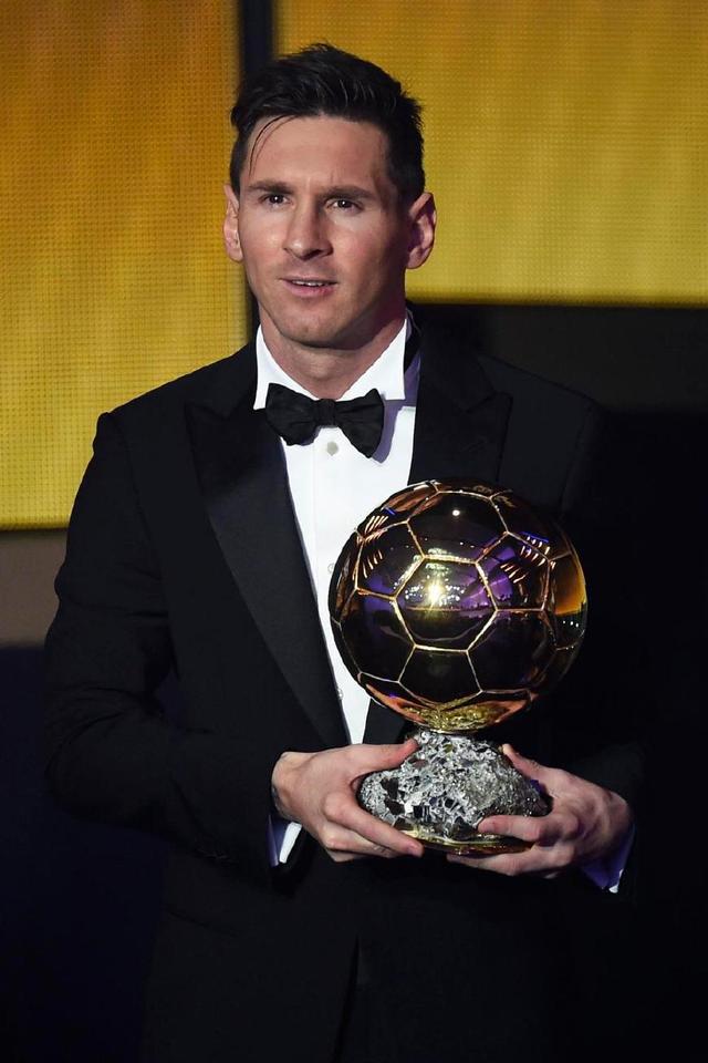 凯恩不激活解约条款，世界杯后与拜仁谈续约（凯恩不触发解约条款，世界杯后与拜仁开启续约谈判）