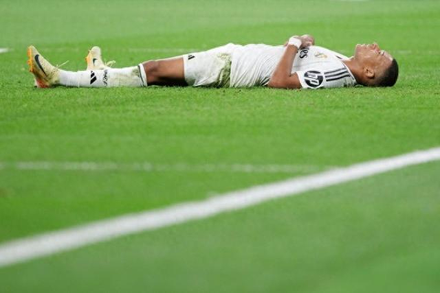 一剑封喉！高诗岩三分杀死比赛 全场仅这一次出手&贡献5分8助（关键三分定胜局！高诗岩全场唯一出手命中，贡献5分8助攻）