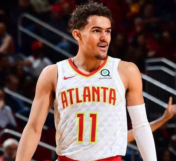 詹姆斯末节连得10分+致命抢断，湖人112-108险胜76人，40岁传奇再创历史纪录（40岁詹姆斯末节连拿10分+关键抢断，助湖人112-108险胜76人，再刷历史纪录）