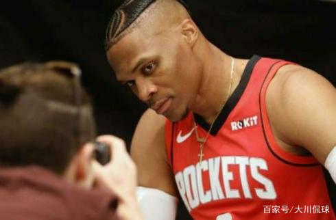 欧文突破防守造成杀伤，制造罚球（欧文突破造犯规，站上罚球线）