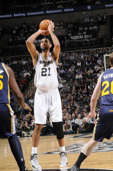 高效发挥！胡金秋20分钟9投8中轻取19分5篮板（效率爆表！胡金秋20分钟9投8中砍下19分5篮板）