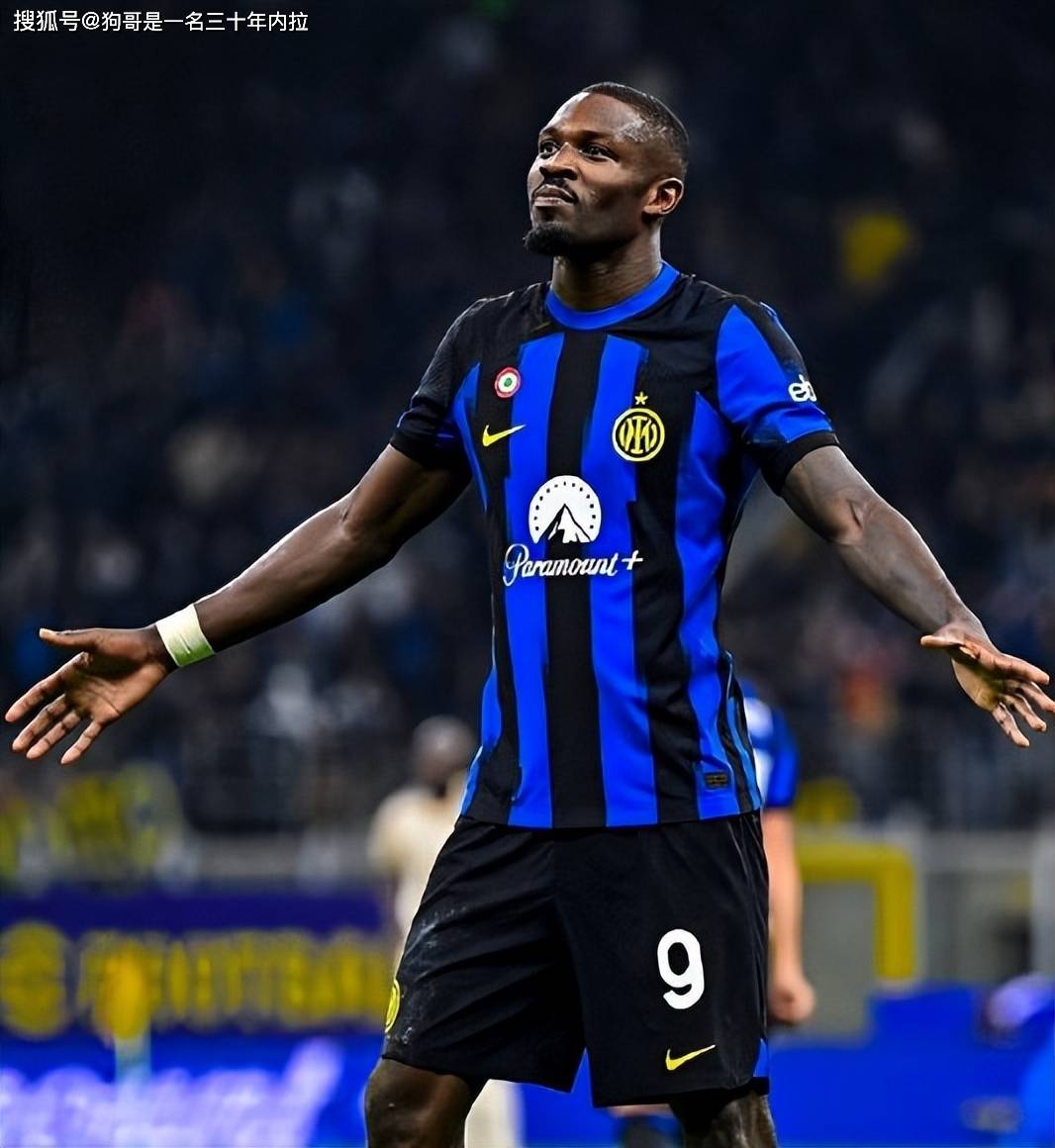 足球报：申花将利用今年最后两场亚冠来决定人员的去留（足球报：申花将以本年末两场亚冠检验阵容，敲定人员去留）