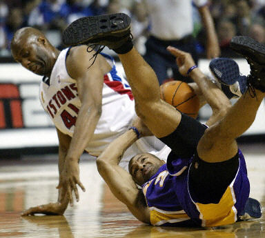 米体：罗马有意先租后买埃切韦里，买断费可能提高至3000万欧（米兰体育报：罗马拟先租后买引进埃切韦里，买断费或升至3000万欧）