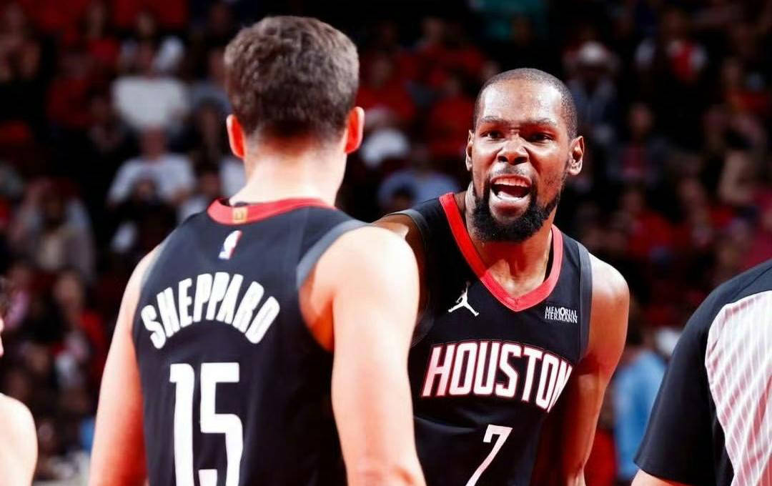 姆巴佩将迎27岁生日！外媒对比姆巴佩与梅、罗27岁时数据（姆巴佩即将年满27岁：外媒盘点他与梅西、C罗同龄数据）