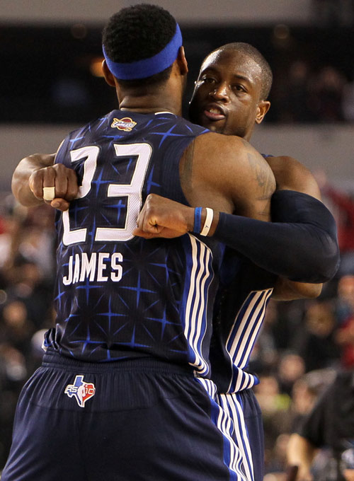 意媒：伊布、费拉拉入选米兰冬奥会火炬传递阵容（意媒：伊布与费拉拉入围米兰冬奥火炬传递名单）