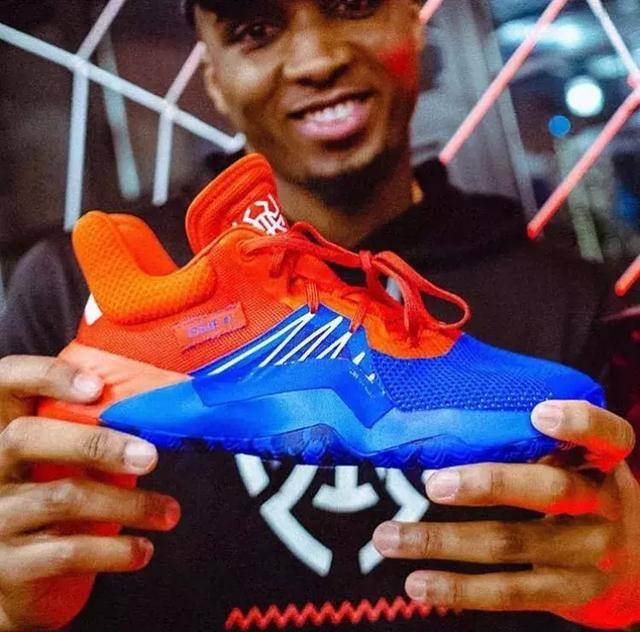 每体：梅西晚饭后去了诺坎普，今晨坐飞机前往国家队报到（每体：梅西晚餐后现身诺坎普，清晨乘机赴国家队报到）