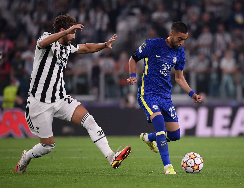 FM26逆天Bug，外场球员“闪现”至门前挡出对方主罚的点球（FM26离谱漏洞：外场球员瞬移到门前封出对手点球）