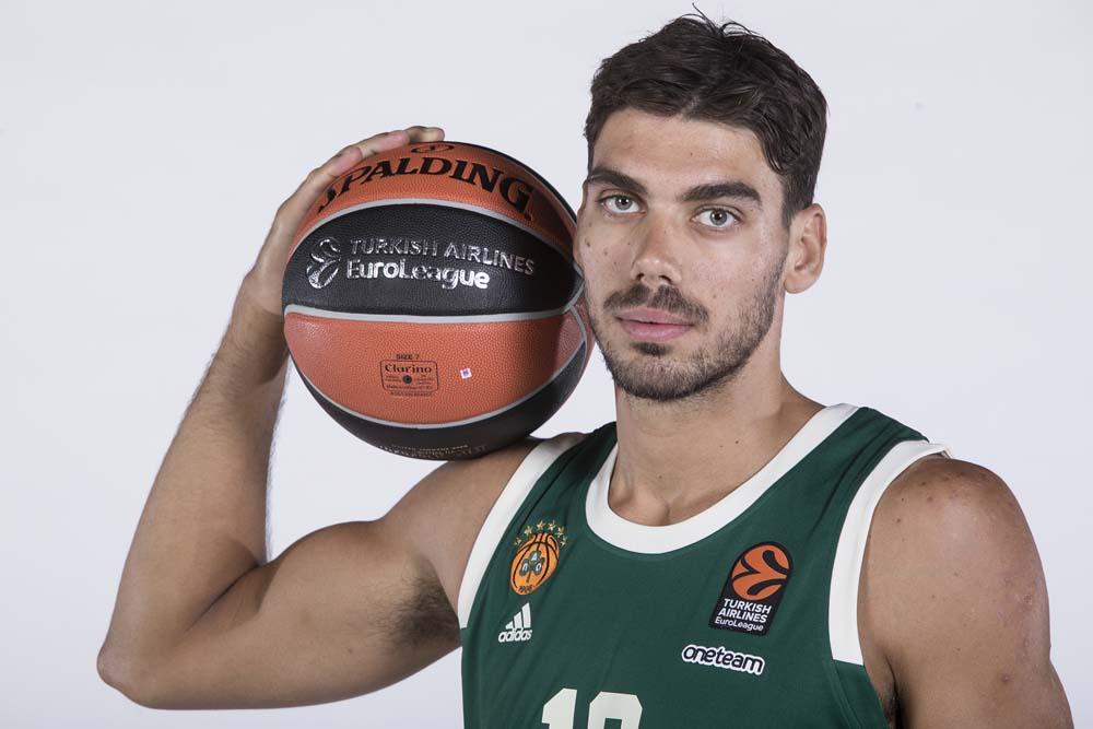 记者：国米不可能在冬窗签阿德耶米，他们满意现有的4名前锋（记者称：国际米兰冬窗不会引进阿德耶米，已对队内四名前锋配置感到满意）