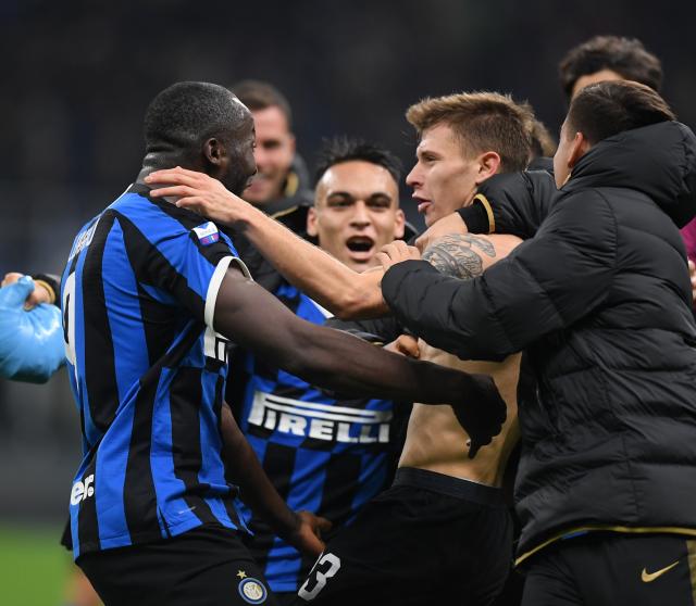 英媒：梅努很想去那不勒斯，而曼联只接受租借离队（英媒：梅努意欲加盟那不勒斯，曼联坚持只租不卖）