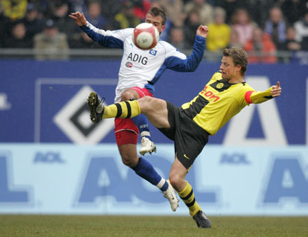 狼队14轮仅积2分排名英超垫底，上赛季曾双杀曼联（从双杀曼联到英超垫底：狼队14轮仅得2分）