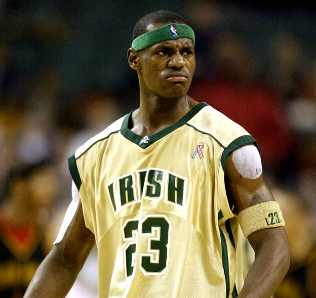 皇马本场25次射门，为本赛季西甲比赛没赢球球队中射门第二多（皇马此役25次射门，位列本赛季西甲未取胜球队射门数第二）