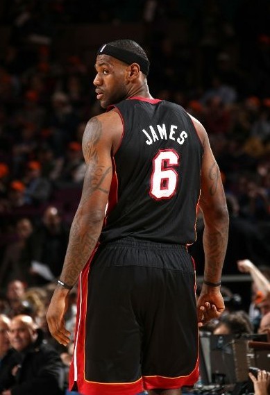 梅西印度行首站结束：凌晨抵达，下午场内亮相因骚乱提前结束（梅西印度行第一站落幕：凌晨入境，下午球场亮相因骚乱被提前叫停）