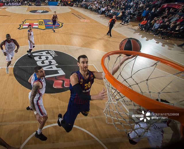 波兰主帅：即使踢得丑陋也要赢球；扎莱夫斯基染黄让我恼火（波兰主帅：胜利压倒一切，哪怕踢得难看；扎莱夫斯基的黄牌让我不满）