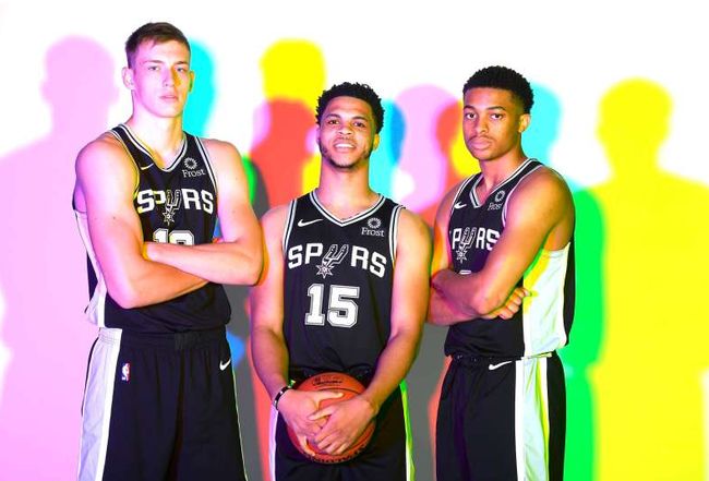 跟队记者：国米已经与16岁边锋杰齐达成续约协议（队记：国米已与16岁边锋杰齐完成续约）