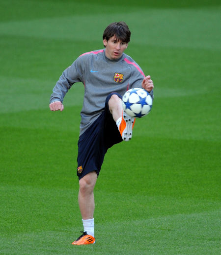 治军严谨! 瓜帅要求保持体重曼城头牌乖乖照办 还社媒晒照证明没胖（瓜帅严控体重，曼城核心照规执行并在社媒晒照自证未发福）