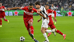 西甲半场：博耶点射破门，阿拉维斯暂1-0皇家社会（西甲半场战报：博耶点球建功，阿拉维斯暂以1-0领先皇家社会）