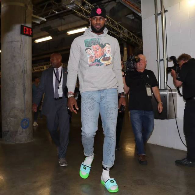 惨不忍睹，伊沃比晒尼日利亚队下榻酒店的窗外风景（伊沃比晒出尼日利亚队酒店窗外景象，画面令人唏嘘）