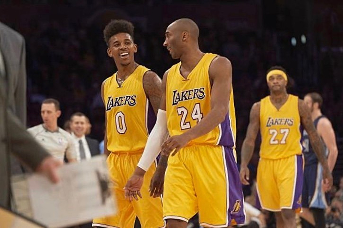 体坛记忆｜你见过凌晨四点的瓦妮莎吗？回顾科比与瓦妮莎19年的爱情（体坛回眸｜科比与瓦妮莎的19年相守：那些凌晨四点的故事）